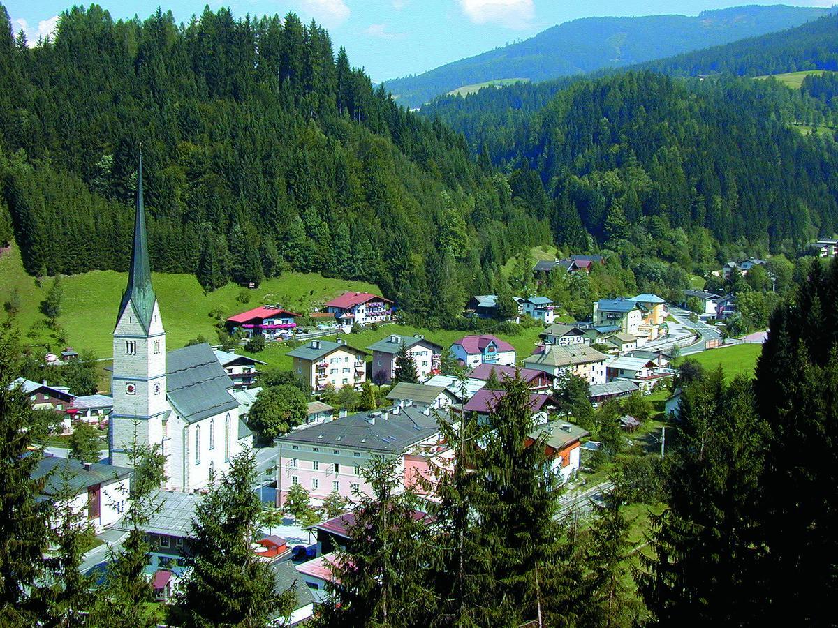 Hotel Hubertushof Flachau Exterior photo