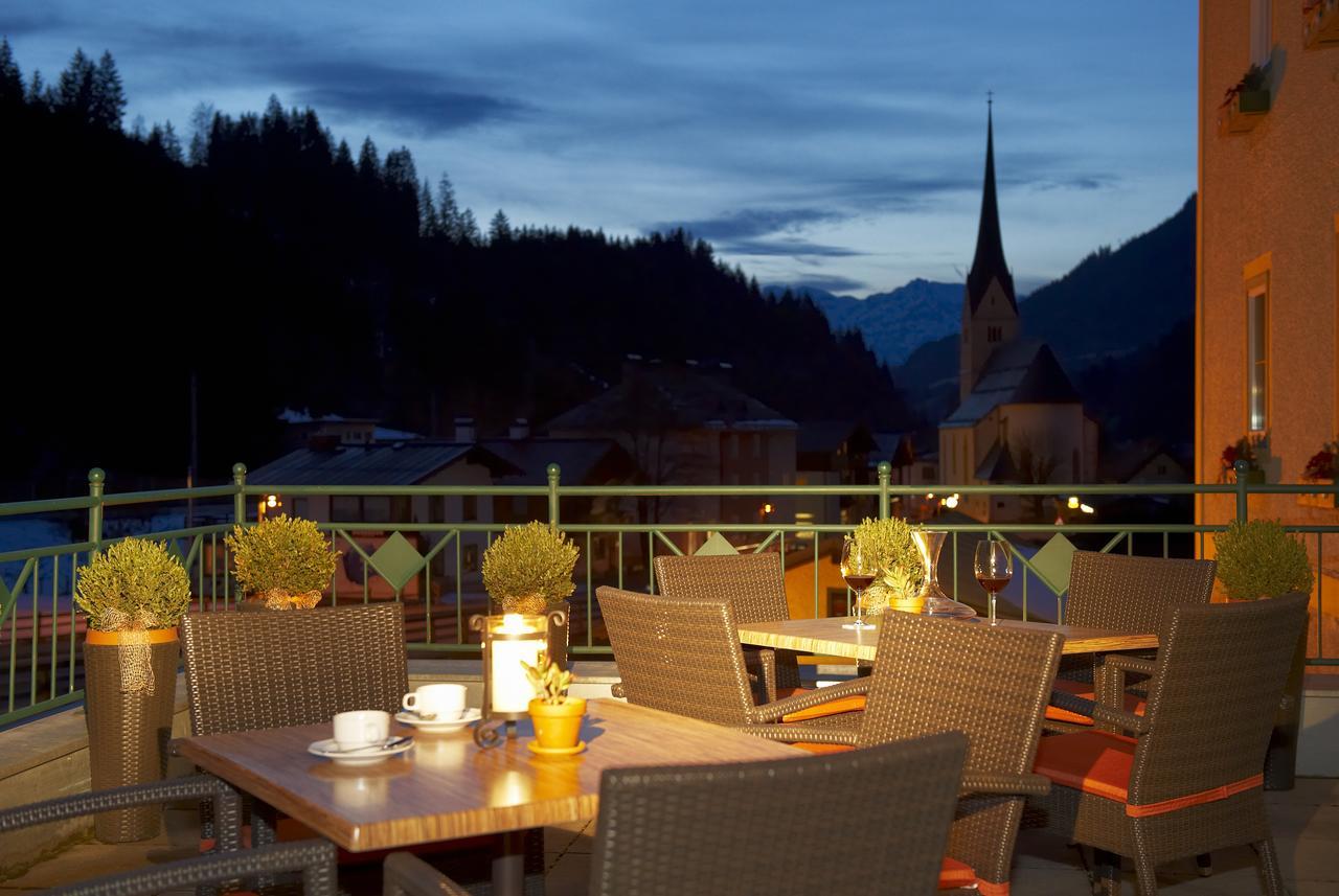 Hotel Hubertushof Flachau Exterior photo